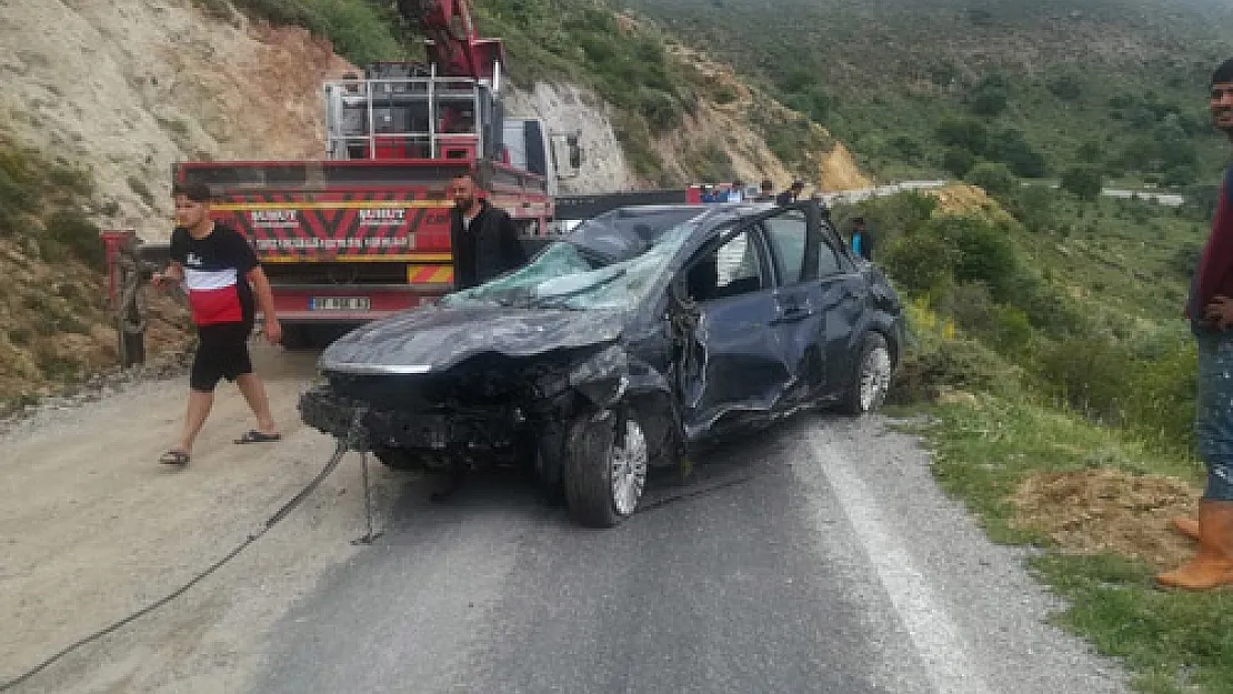 Uçuruma yuvarlanan  otomobilin sürücüsü yaralandı