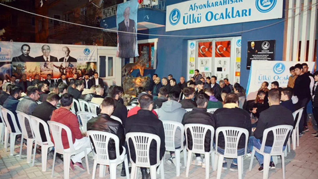 Ülkü Ocakları Başbuğ Türkeş'i unutmadı