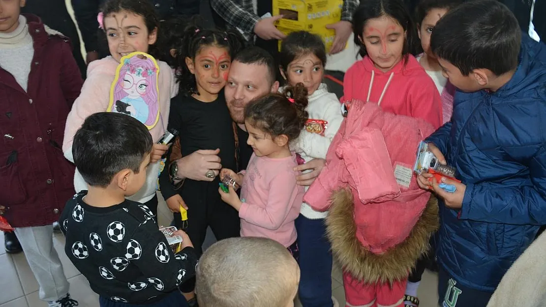 Ülkü Ocakları, depremzelerin yanında