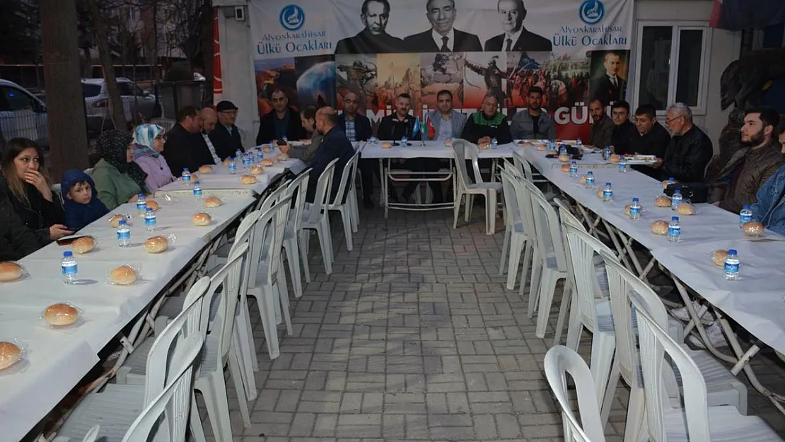 Ülkü Ocakları iftarda basın mensuplarıyla bir araya geldi