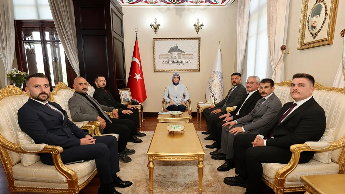 Ülkü Ocakları Vali Yiğtibaşı'nın Yanında