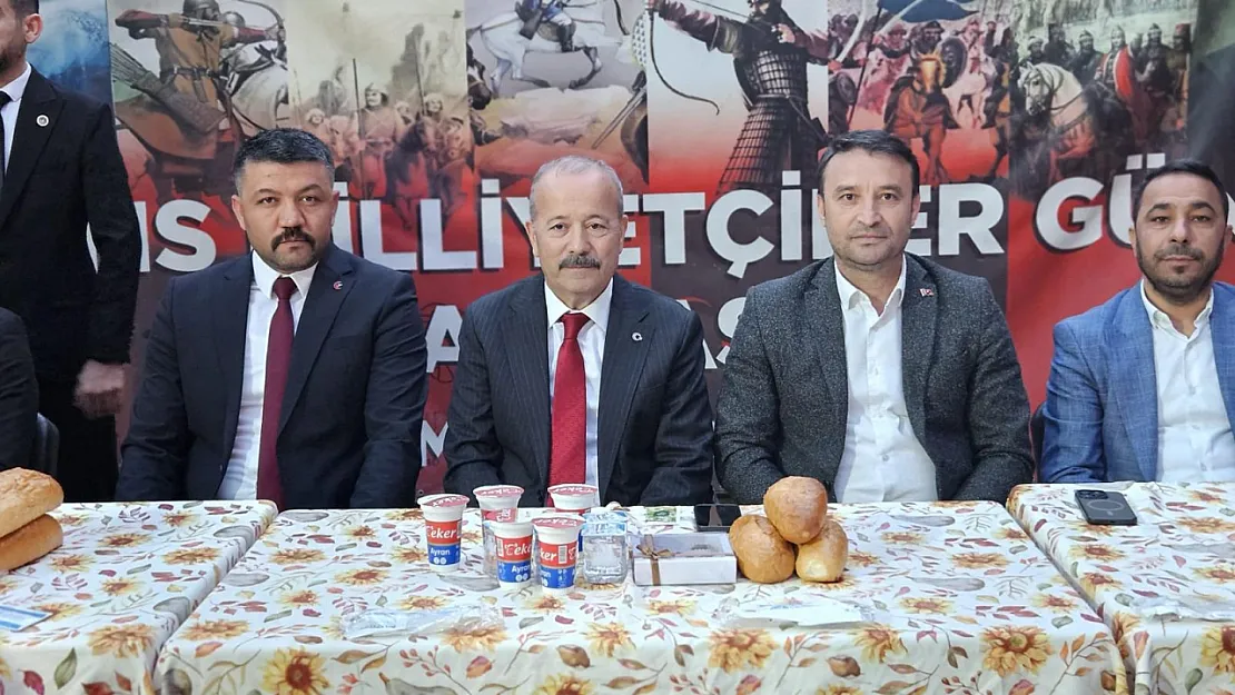 Ülkücüler Afyonkarahisar'da İftarda Buluştu