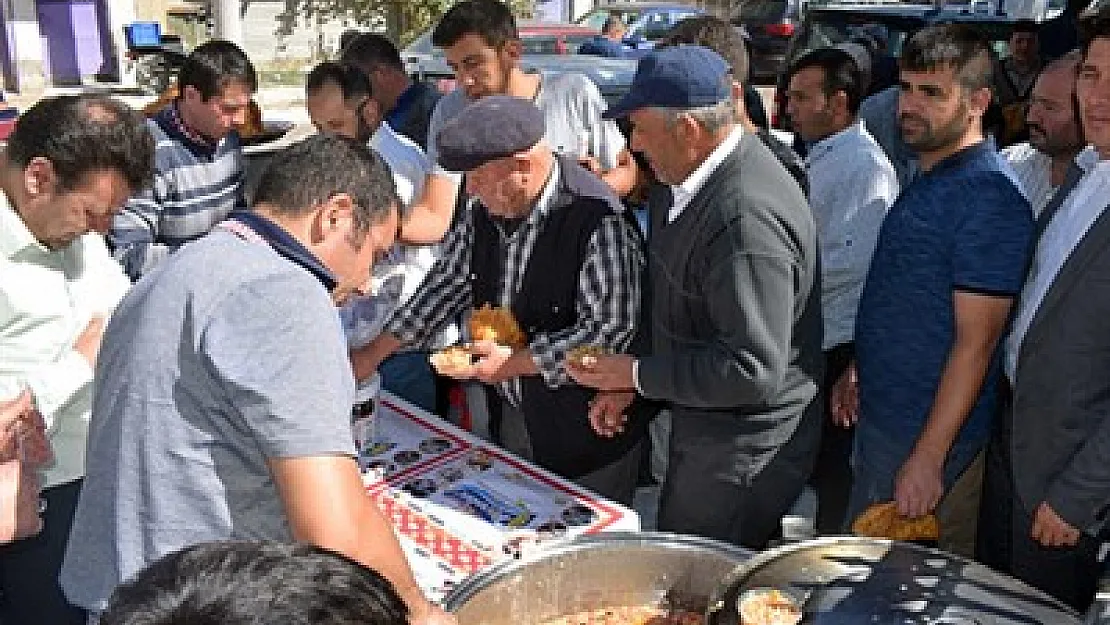 Ulu Camii'nde aşure dağıtıldı – Kocatepe Gazetesi