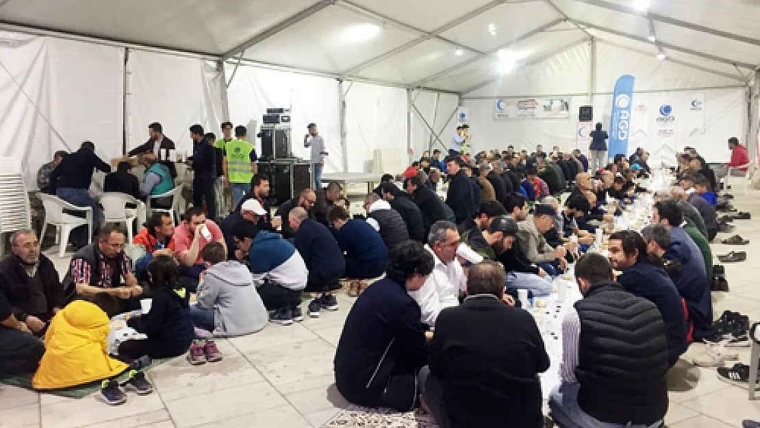 Ümmet iftarında ihlas ve israftan kaçınma vurgusu