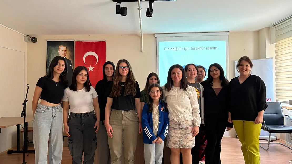Üniversiteli Öğrencilerden 'Enerji Verimliliği Ve Tasarrufu' Semineri