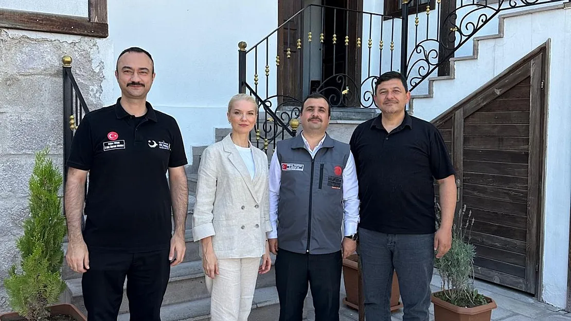 Ünlü Sunucu Pelin Çift, Zafer İçin Afyon'da