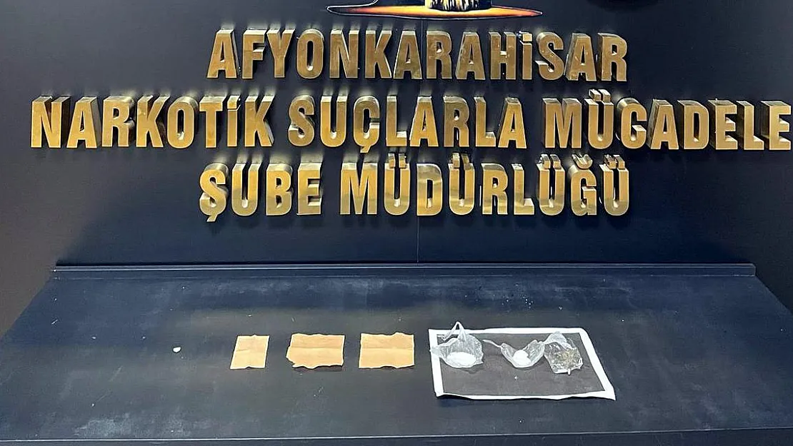 Uyuşturucu Satıcısı ve Kullanıcısı Polis Çevirmesinde Yakalandı