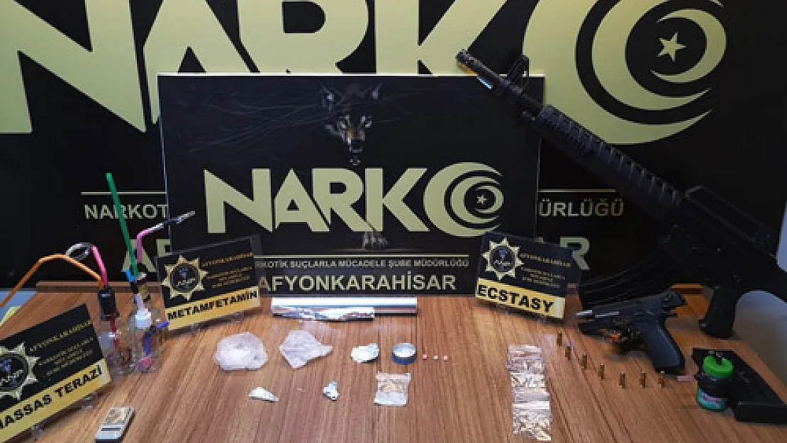 Uyuşturucu tacirleri kıskıvrak yakalandı