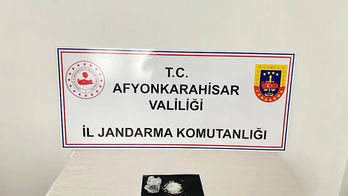 Uyuşturucuyu otobüste getirdi Jandarma yakaladı