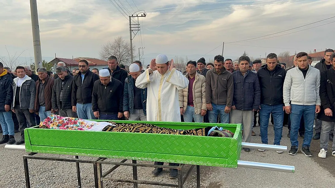 Vahşi cinayete kurban giden genç kadın toprağa verildi