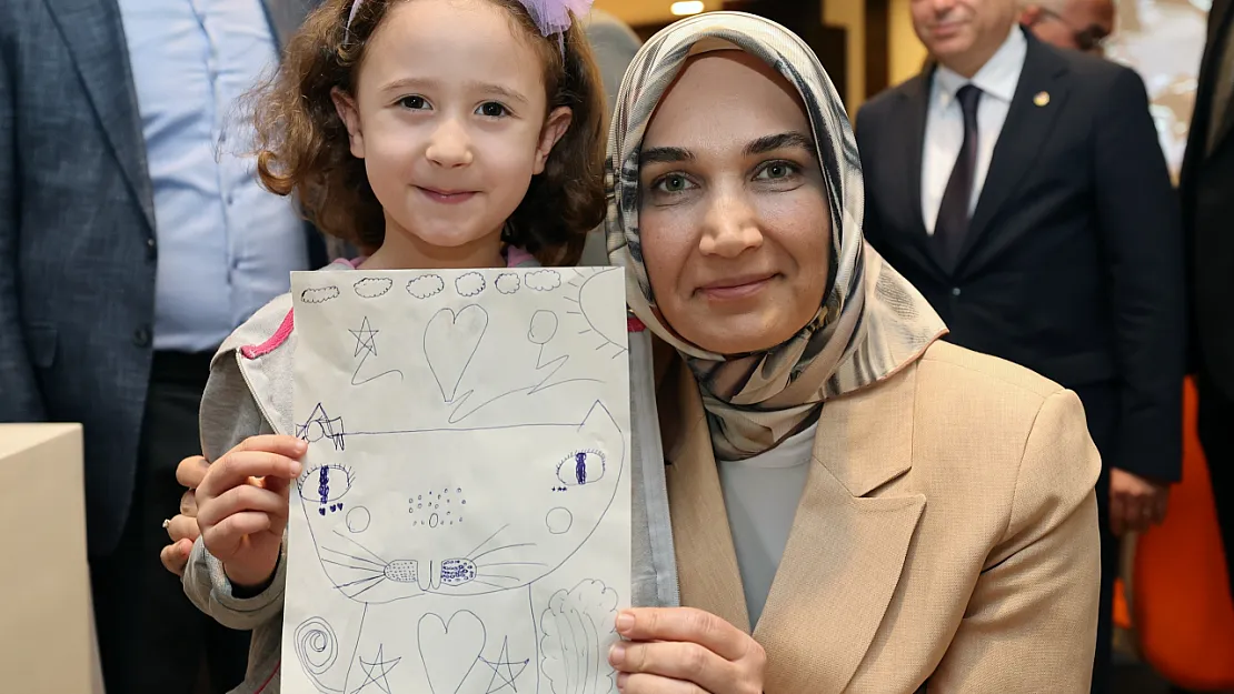 Vali Abla'dan Minik Elif'e Unutulmaz Armağan