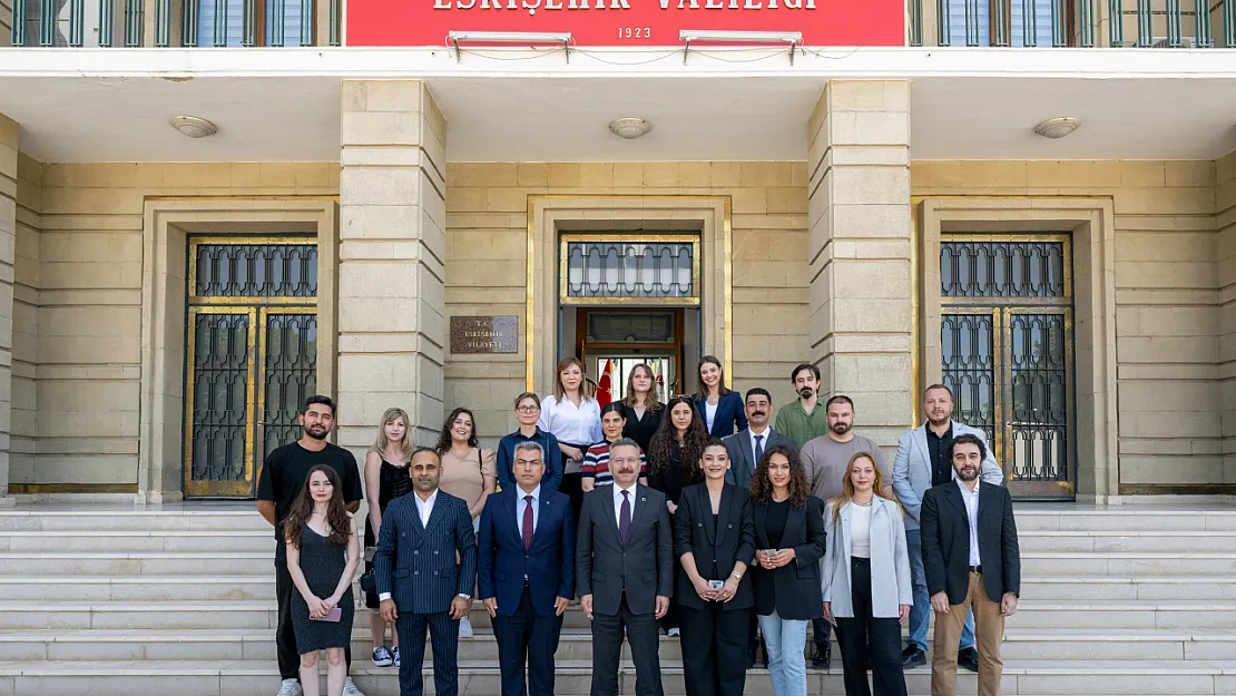 Vali Aksoy, Basın Kartlarını Takdim Etti