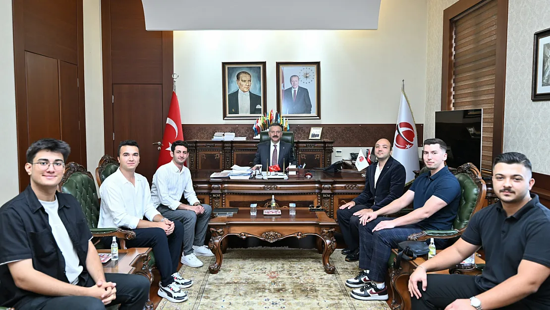 Vali Aksoy, Ödüllü Mavera Teknoloji Takımı'nı Makamında Ağırladı