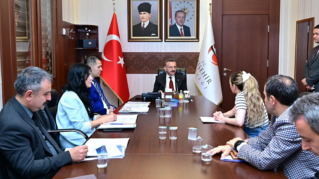 Vali Aksoy, Vatandaşların Taleplerini Dinledi
