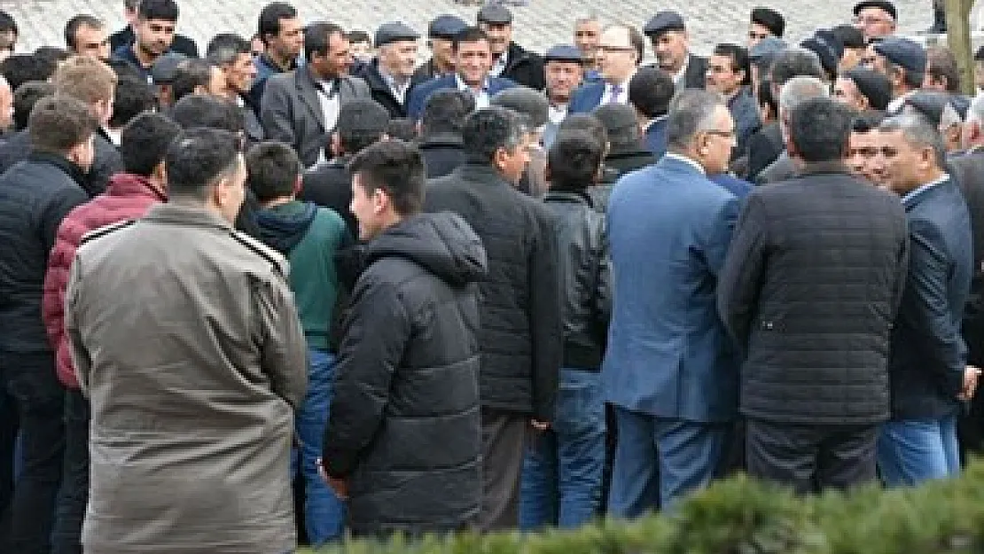 Vali Tutulmaz, köy halkının istek ve taleplerini dinledi