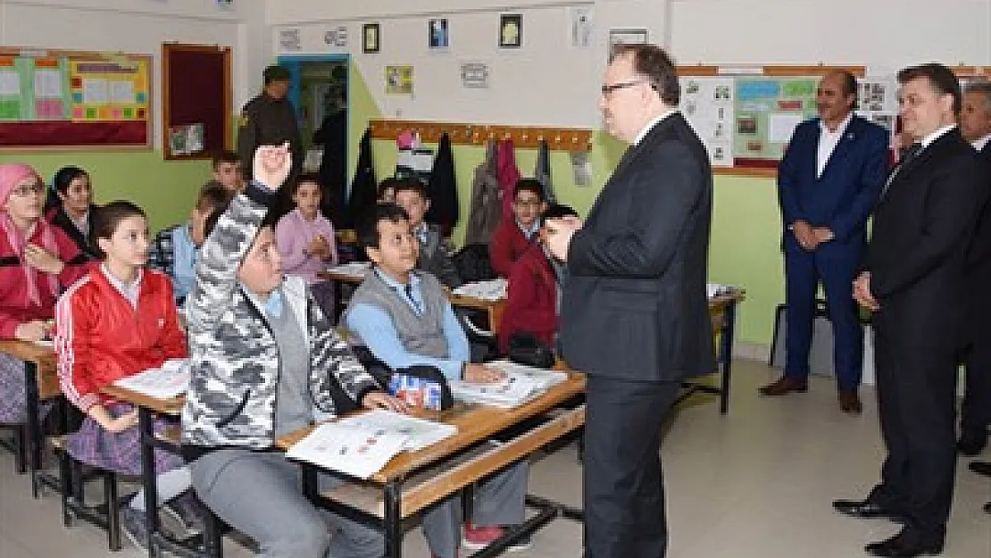 Vali Tutulmaz köy, kasaba ziyaretlerini sürdürüyor