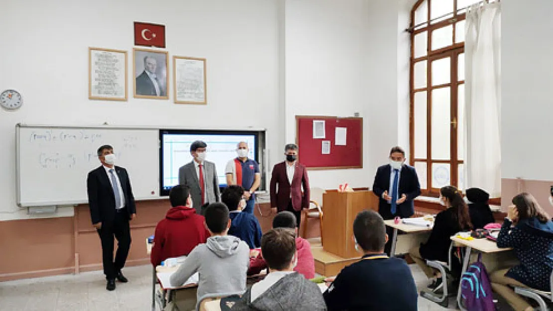 Vali Yardımcısı Kaya, tarihi lisede öğrencilerle bir araya geldi