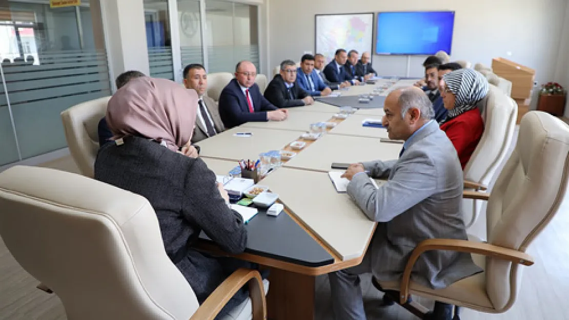 Vali Yiğitbaşı birim  müdürleriyle toplantı yaptı