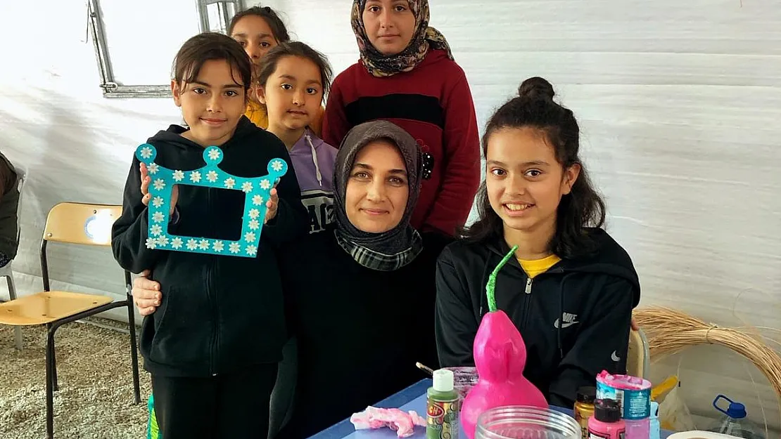 Vali Yiğitbaşı İskenderun’da depremzedelerle birlikte