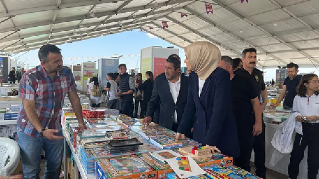 Vali Yiğitbaşı, Kitap Fuarı’nı ziyaret etti