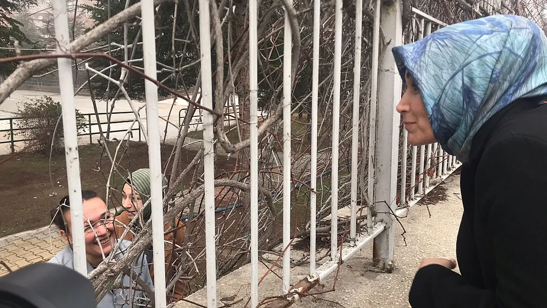Vali Yiğitbaşı'na Öğrencilerden Yoğun İlgi