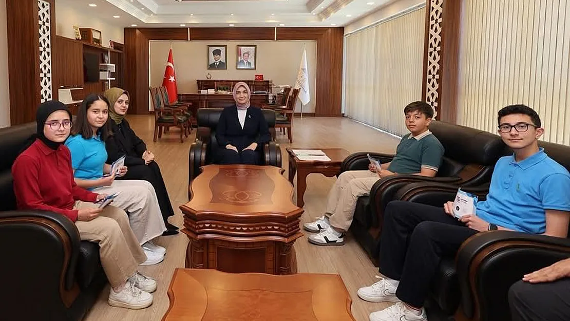 Vali Yiğitbaşı, Öğrencilere Röportaj Verdi