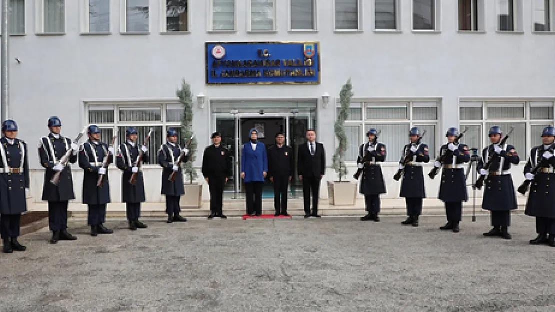 Vali’den Emniyet ve Jandarma’ya tebrik ziyareti