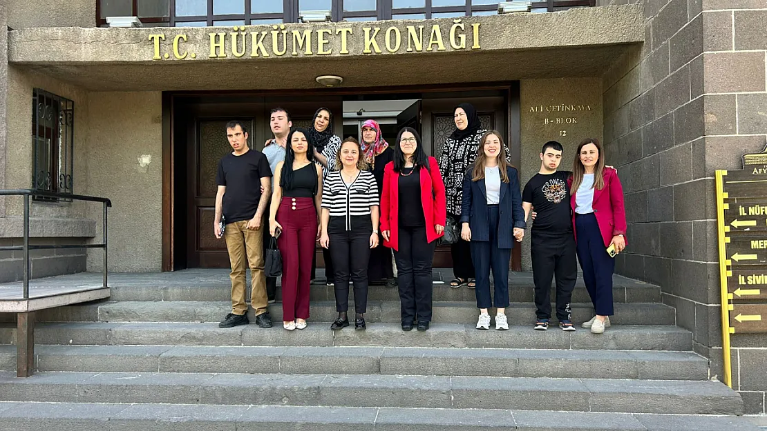 Valilik'te 'Açık Kapı' Farkı