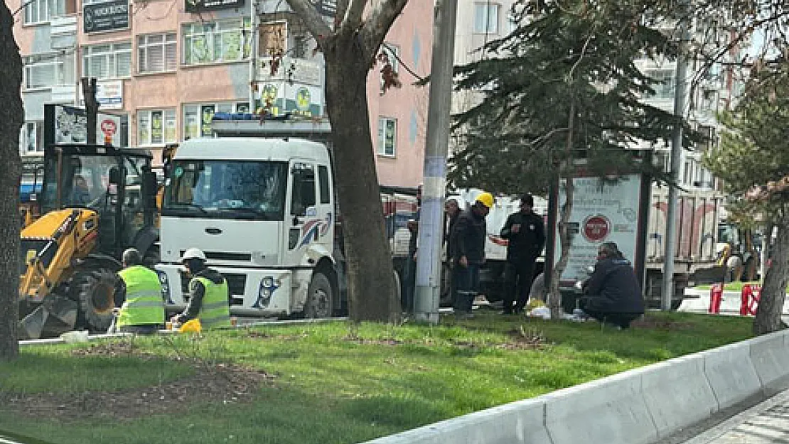 Vatandaş çile çekiyor,  şantiyedekiler çay keyfinde