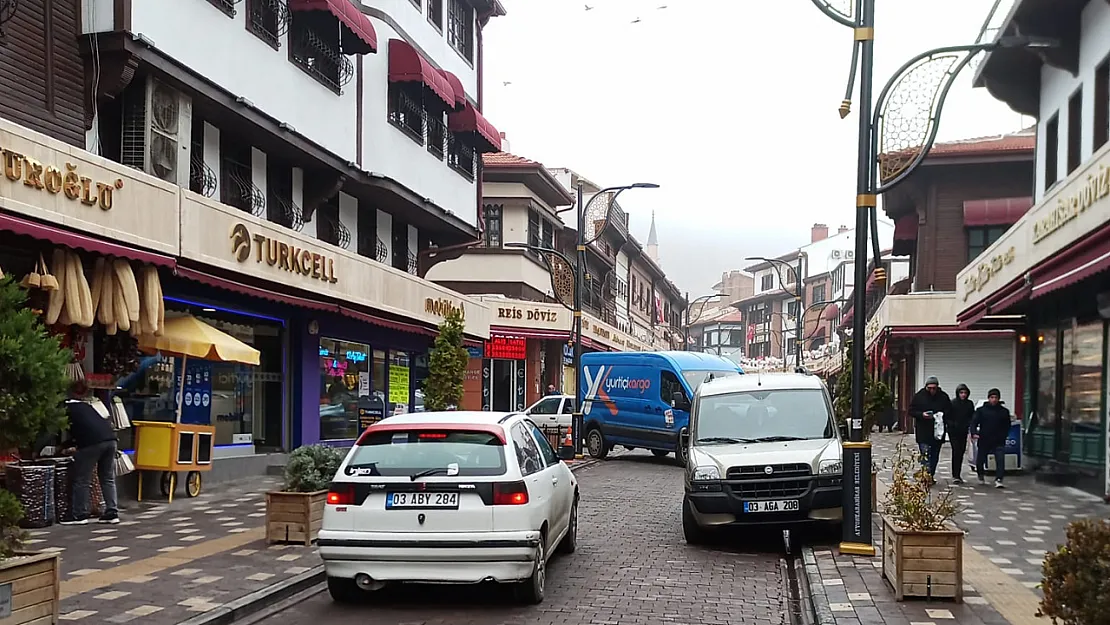 Vatandaş Diyor Ki Uzun Çarşı Yeniden Trafiğe Mi Açıldı?