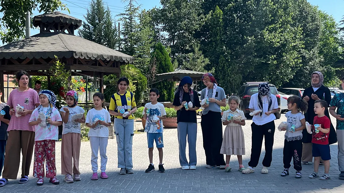 Vefat Eden Oğlu İçin Kur'an Kursu Öğrencilerine İkramda Bulundu