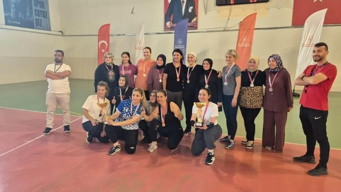 Veliler Arası Voleybol Turnuvası Düzenlendi