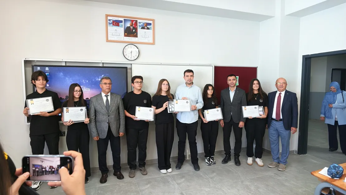 Verilen Sözler Tek Tek Yerine Geliyor: Öğrenciler iPad Air'lerine Kavuştu