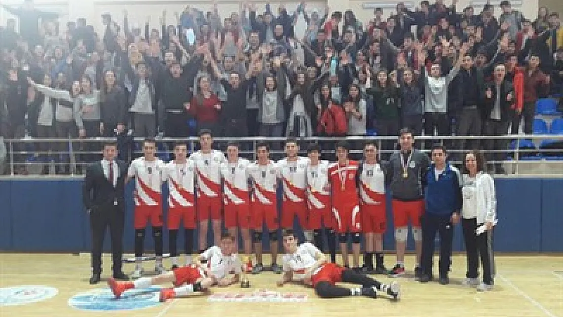 Voleybol Genç Erkelerin şampiyonu Teknik Kolej