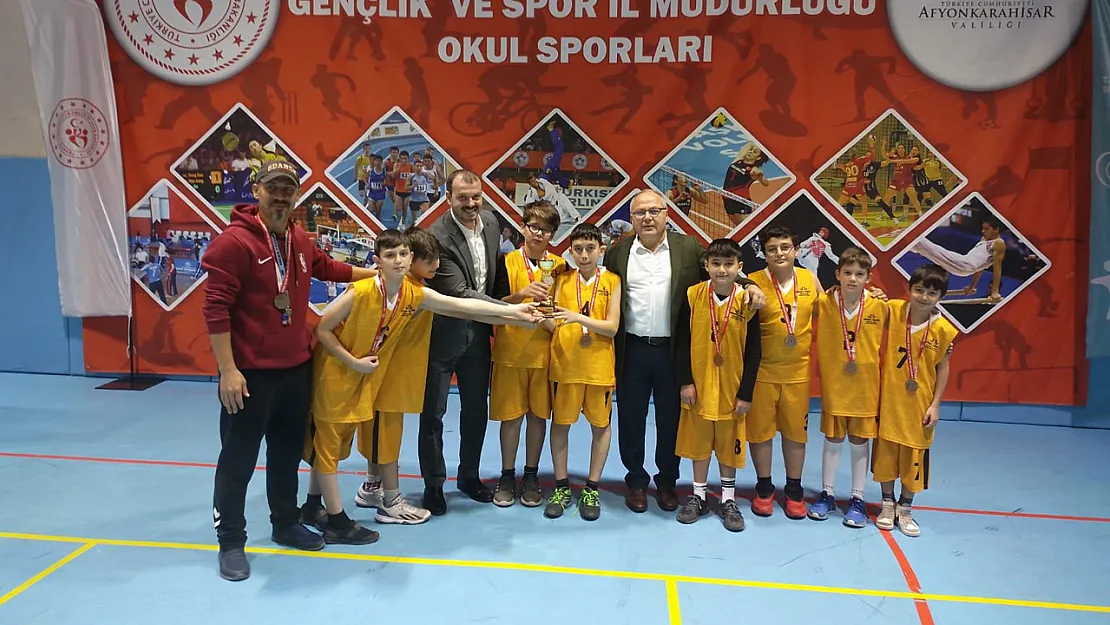 Voleybol Küçük Erkek Müsabakaları Sona Erdi