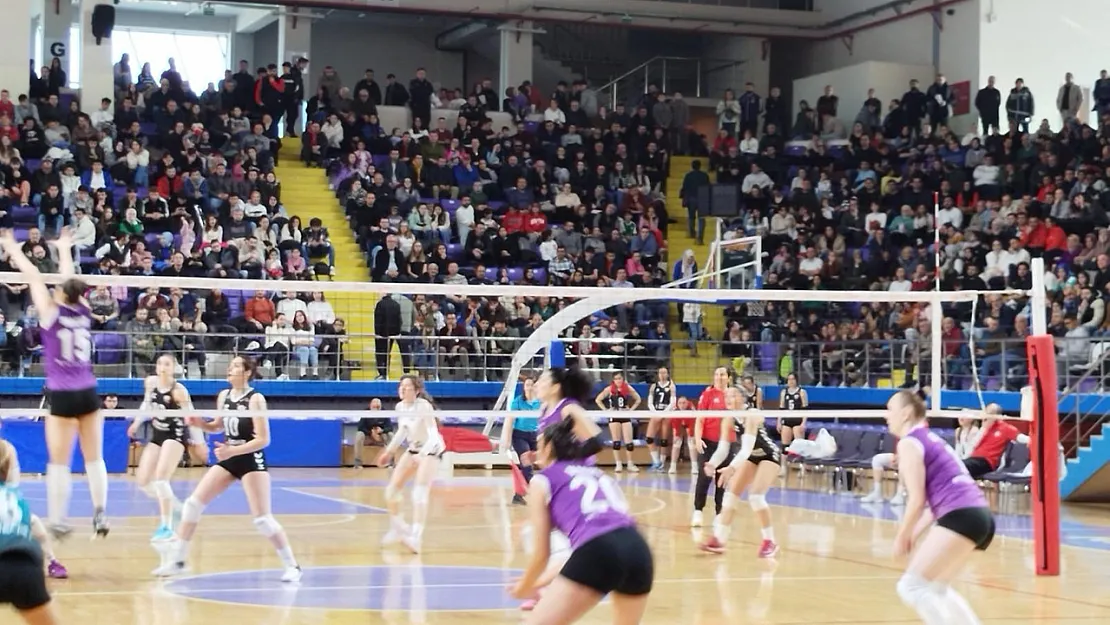 Voleybol Maçında Başkan Köksal'a Protesto: Afyon'u Satanı Biz de Satarız