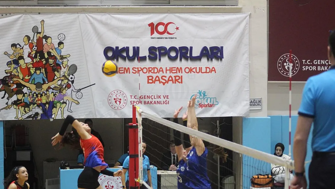 Voleybol Yarı Finallerine Afyon Ev Sahipliği Yapıyor