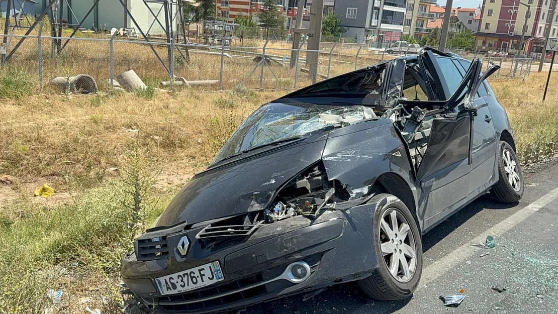 Yabancı Plakalı Otomobil, Tıra Arkadan Çarptı