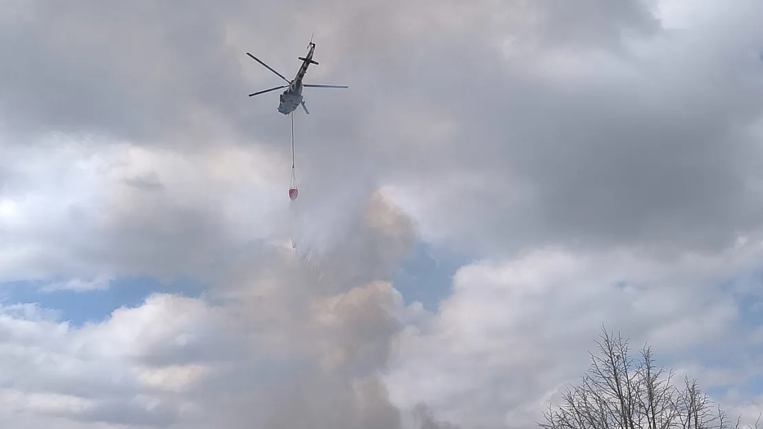 Yanan Fabrikaya Helikopterle Müdahale Başladı