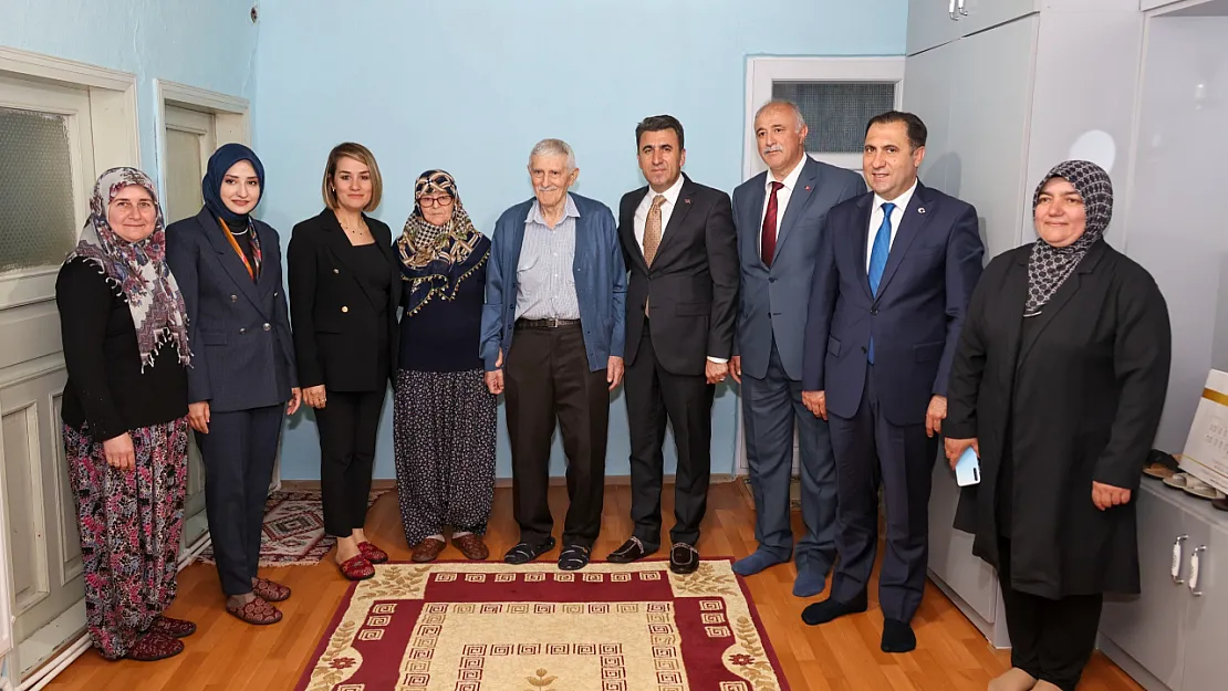 Yarım Asırdır Evli Çift, Gençlere Örnek Oluyor