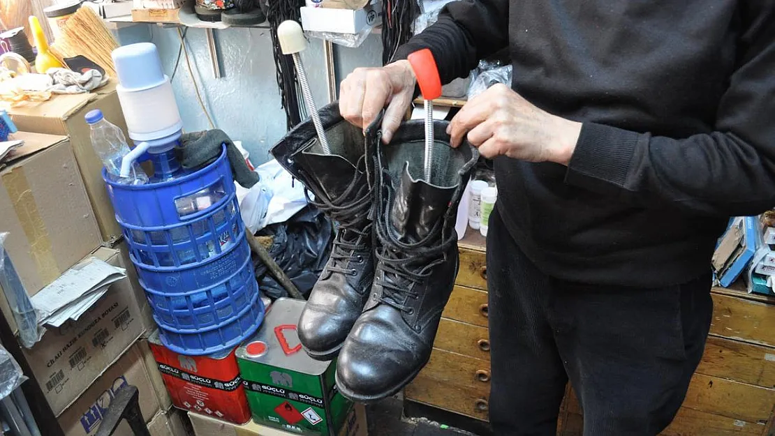 Yazlık ayakkabılara geçerken kışlık botlar bakım yapmadan kaldırmamalı