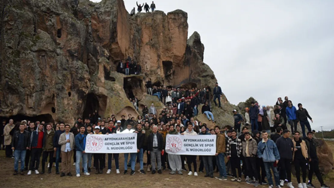 Yeni öğrencilere Afyonkarahisar tanıtılıyor