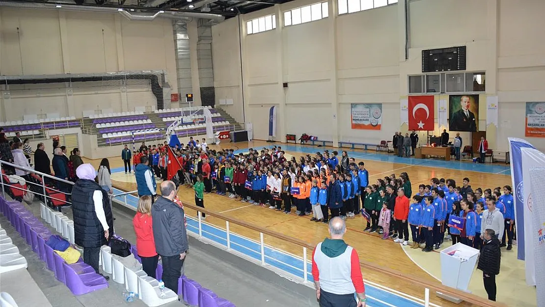 Yıldız basketbolcular Afyon'da yarışıyor