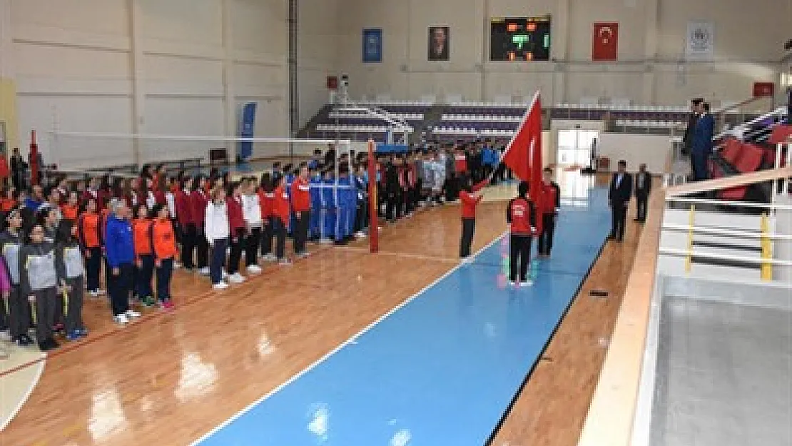 Yıldızlar Voleybol Yarı Finalleri başladı