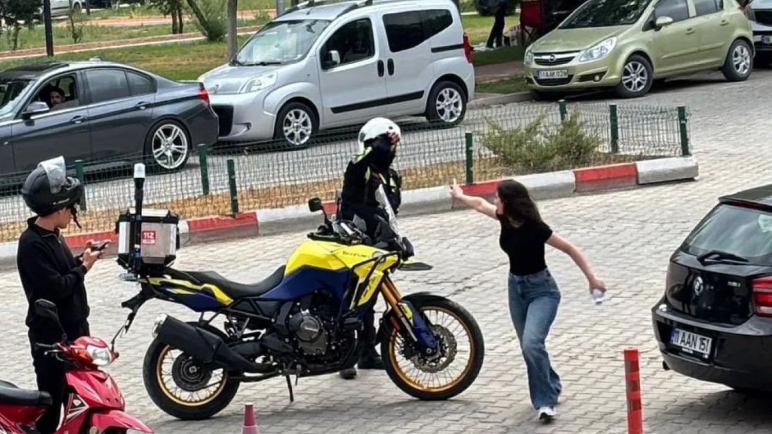 YKS'de Kimliğini Unutan Öğrencinin İmdadına Polis Yetişti