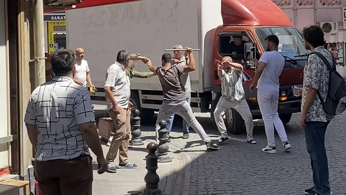 Yol Kapandı,Yumruklar Konuştu.