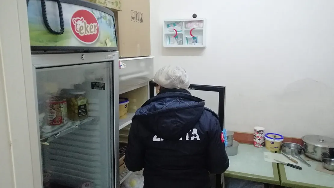 Zabıta Ekiplerinden Okul Kantinleri Ve Kırtasiye Denetimleri