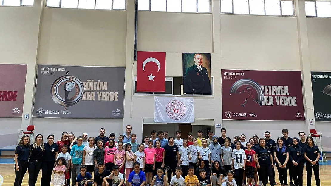 Zafer Haftası Badminton Turnuvası sona erdi