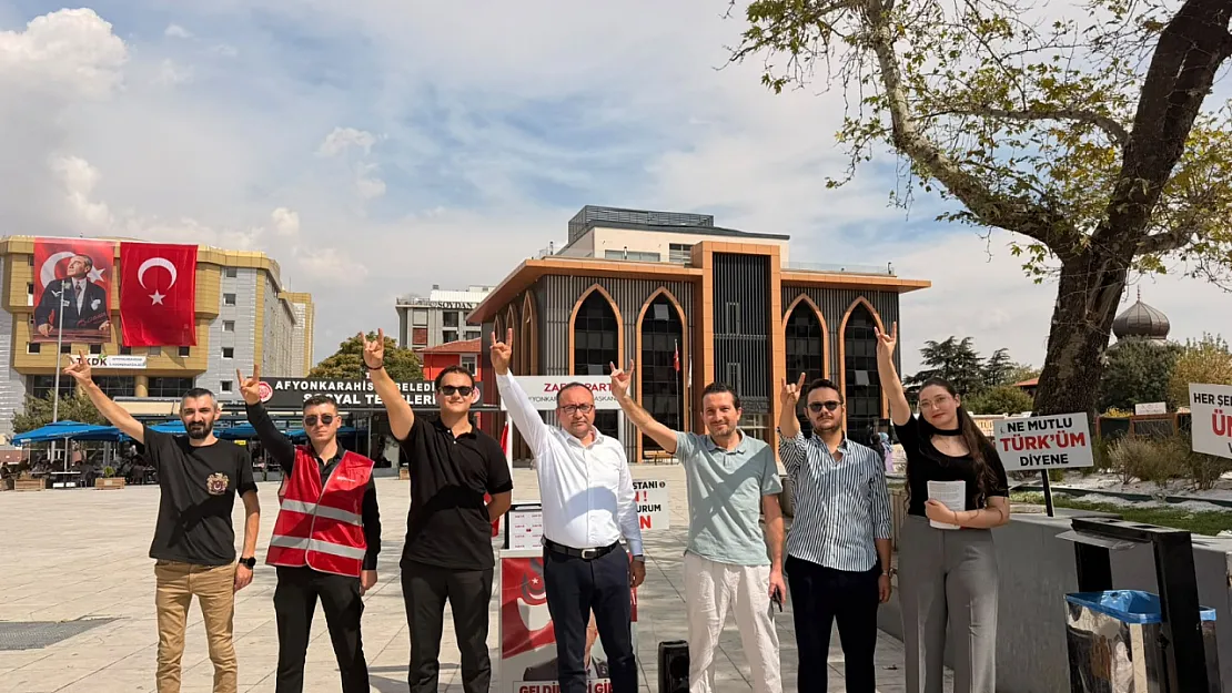 Zafer Partisi'nden Zafer Meydanı'nda 'Çerçeve Yasaya Hayır' Standı