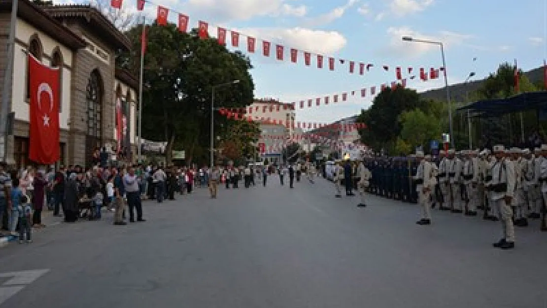 Zafer'in yıldönümünde şehir turu yapıldı